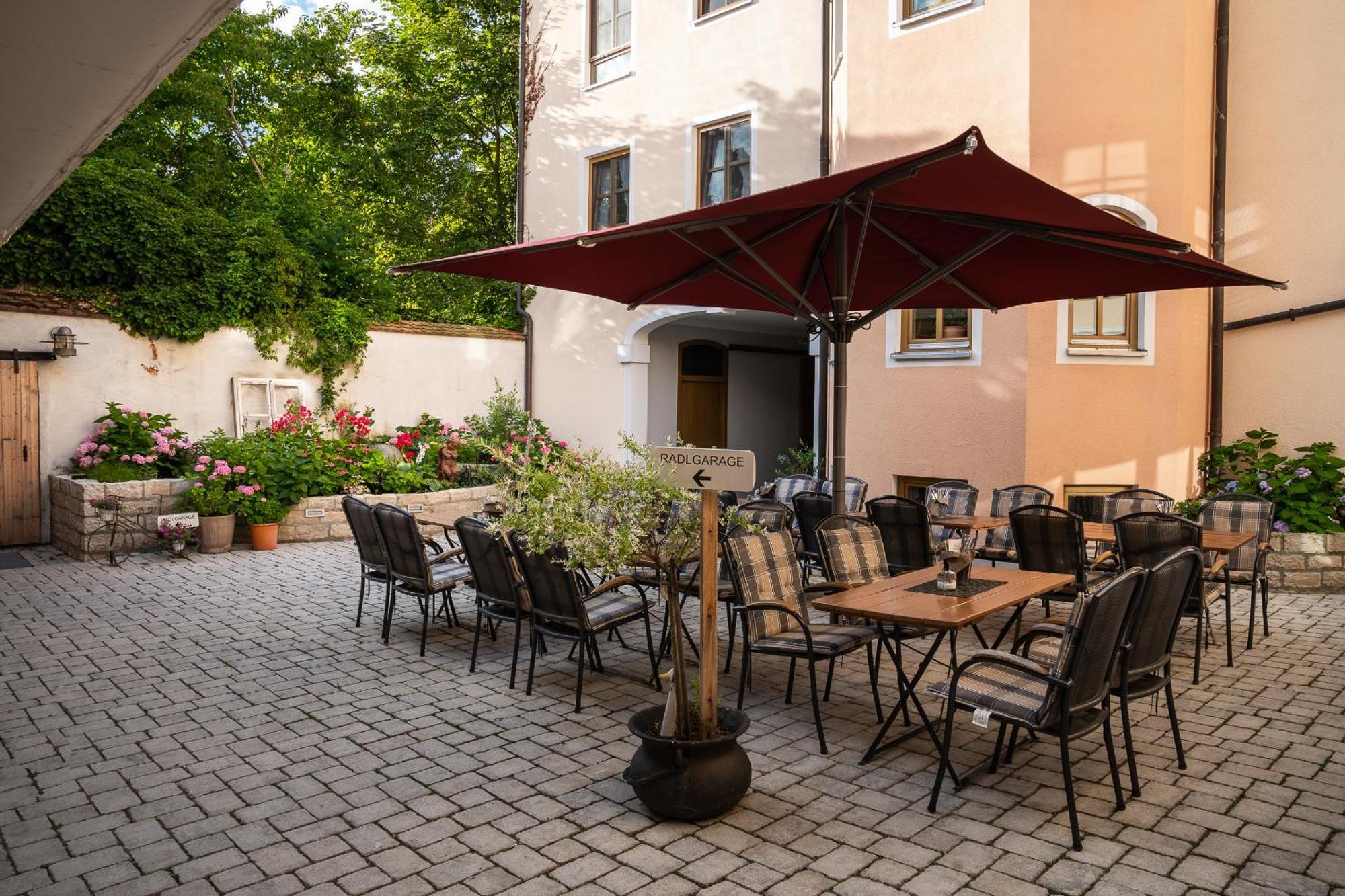 Zum Dallmayr Hotel Garni Berching Εξωτερικό φωτογραφία
